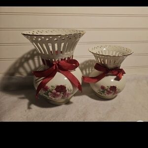 2#Charming Floral Ceramic Vases with Red Accents